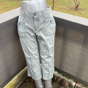 Docker's Mid Rise Curvy Capri